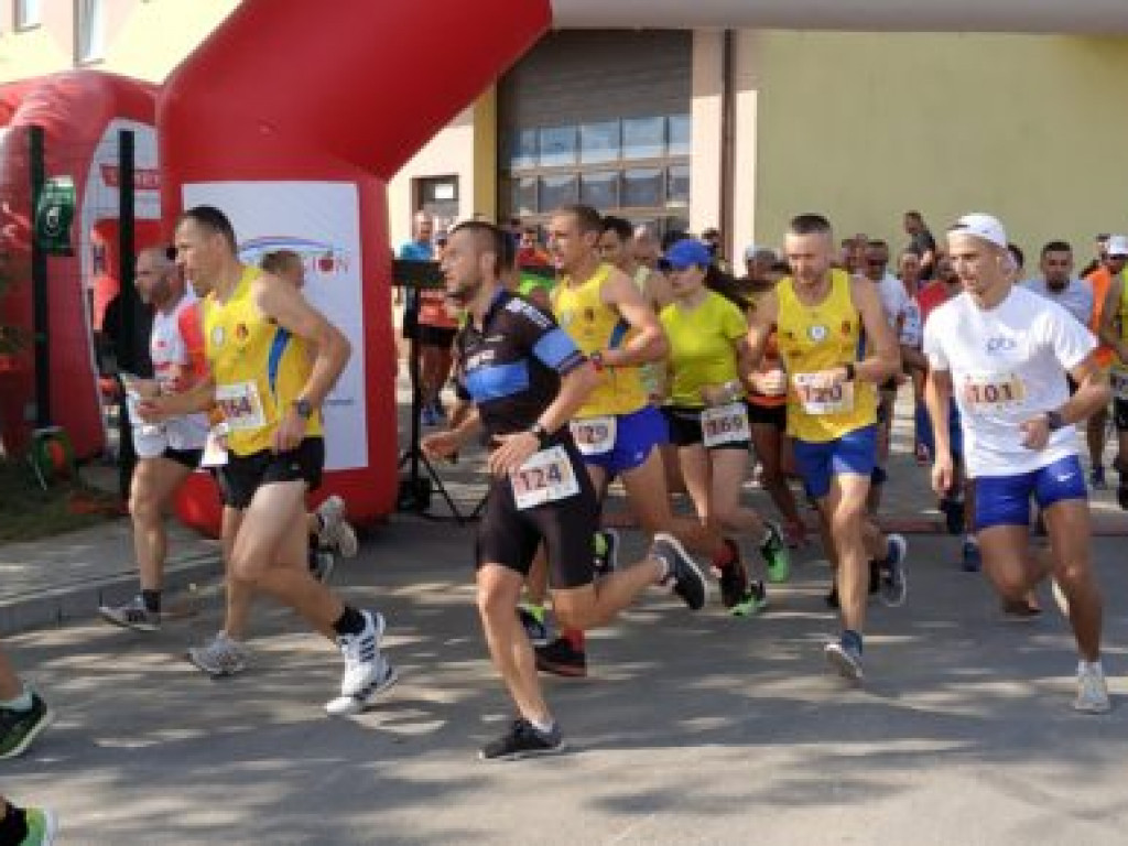 Wystartowali w biegu o Kryształowe Jabłko [zdjęcia]
