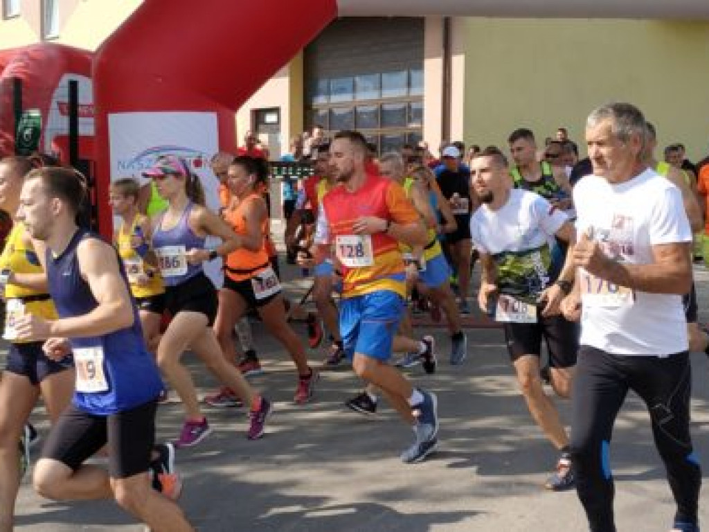 Wystartowali w biegu o Kryształowe Jabłko [zdjęcia]
