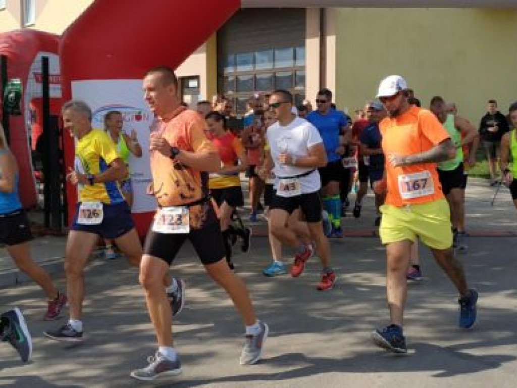 Wystartowali w biegu o Kryształowe Jabłko [zdjęcia]