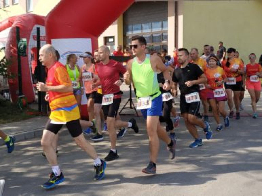 Wystartowali w biegu o Kryształowe Jabłko [zdjęcia]