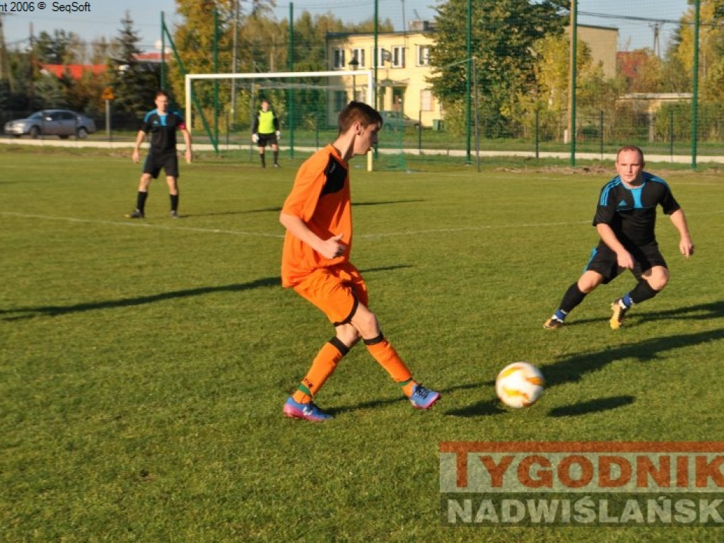 Beniaminek liderem. Regiofutbol - przegląd weekendu [Klasa A, gr. I Stalowa Wola] [zdjęcia]