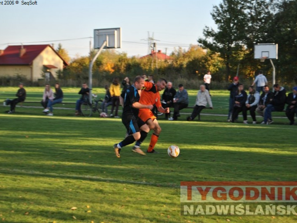 Beniaminek liderem. Regiofutbol - przegląd weekendu [Klasa A, gr. I Stalowa Wola] [zdjęcia]