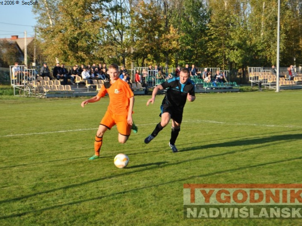 Beniaminek liderem. Regiofutbol - przegląd weekendu [Klasa A, gr. I Stalowa Wola] [zdjęcia]