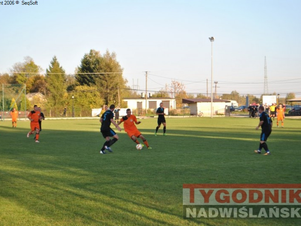 Beniaminek liderem. Regiofutbol - przegląd weekendu [Klasa A, gr. I Stalowa Wola] [zdjęcia]