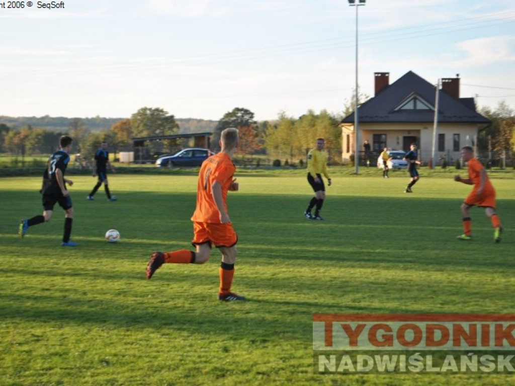 Beniaminek liderem. Regiofutbol - przegląd weekendu [Klasa A, gr. I Stalowa Wola] [zdjęcia]