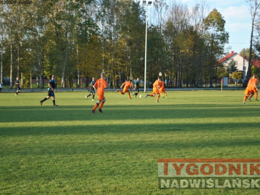 Beniaminek liderem. Regiofutbol - przegląd weekendu [Klasa A, gr. I Stalowa Wola] [zdjęcia]