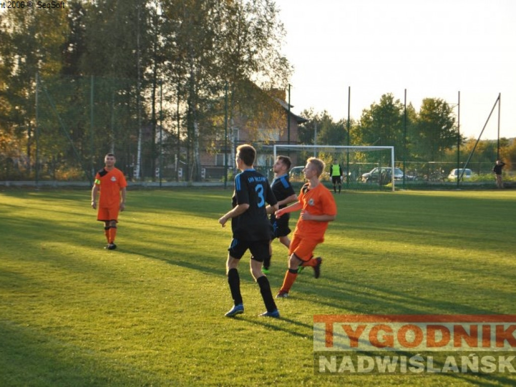 Beniaminek liderem. Regiofutbol - przegląd weekendu [Klasa A, gr. I Stalowa Wola] [zdjęcia]