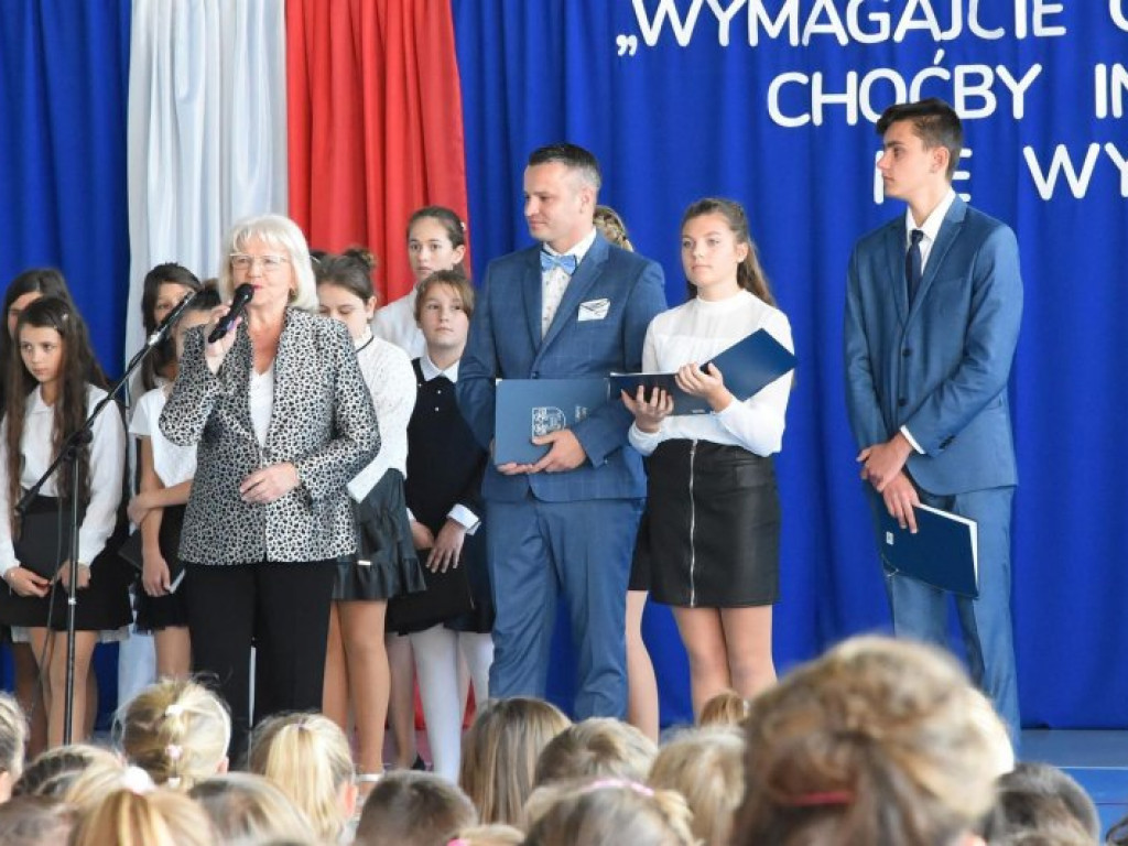 Uroczystość nadania imienia św. Jana Pawła II PSP w Turbi [zdjęcia]