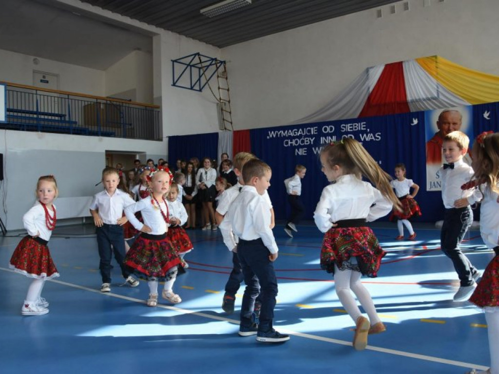 Uroczystość nadania imienia św. Jana Pawła II PSP w Turbi [zdjęcia]