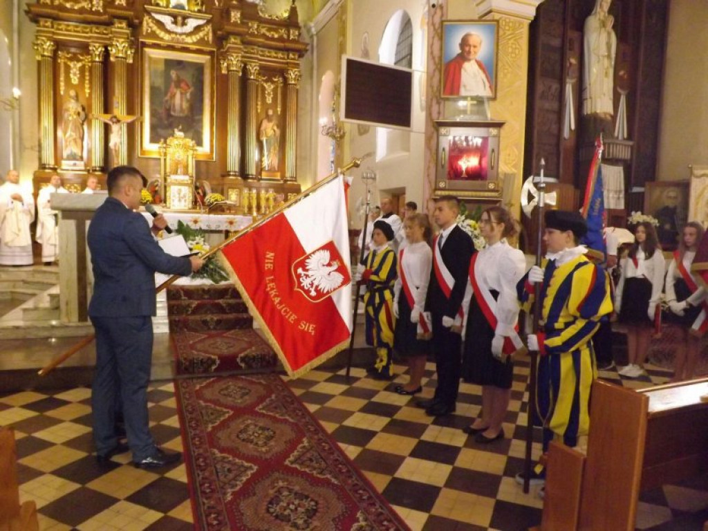 Uroczystość nadania imienia św. Jana Pawła II PSP w Turbi [zdjęcia]