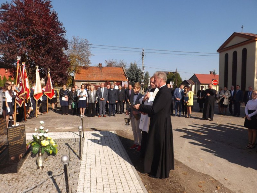 Uroczystość nadania imienia św. Jana Pawła II PSP w Turbi [zdjęcia]