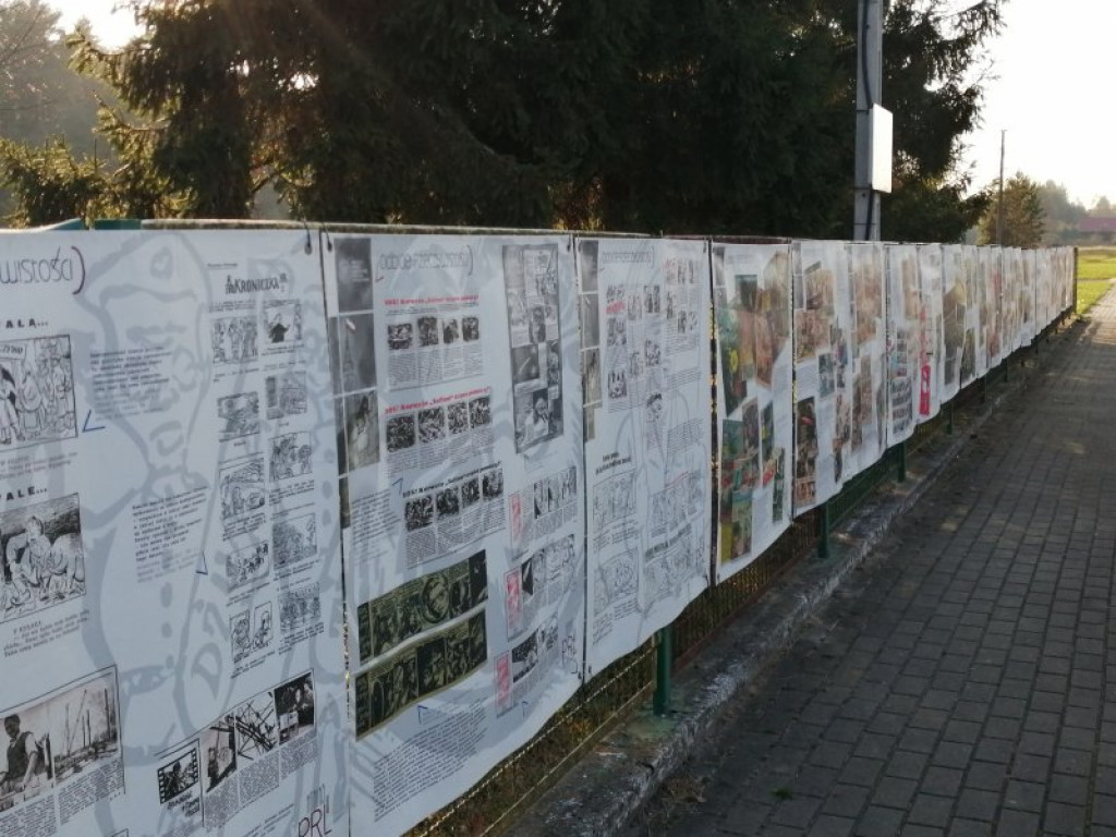 Niezwykła wystawa IPN w centrum wsi. Organizatorem Muzeum Opowieści