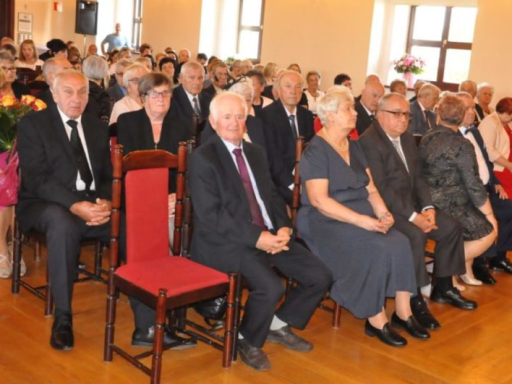 Przeżyli razem 50 lat. Medale dla prawie 40 małżeństw [zdjęcia]