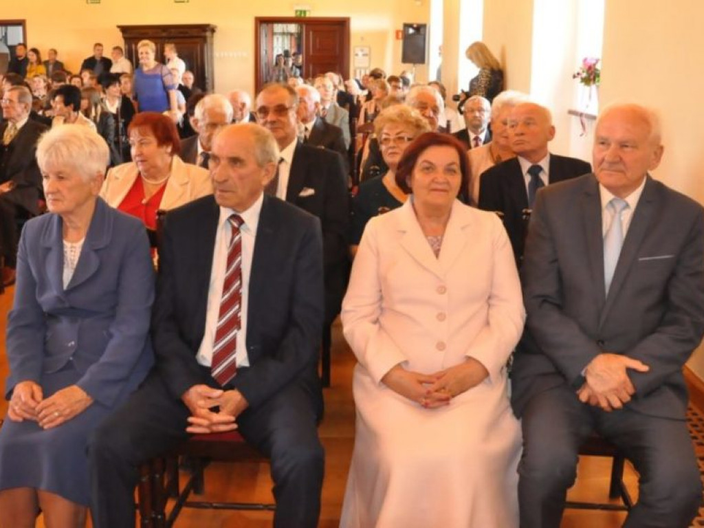 Przeżyli razem 50 lat. Medale dla prawie 40 małżeństw [zdjęcia]