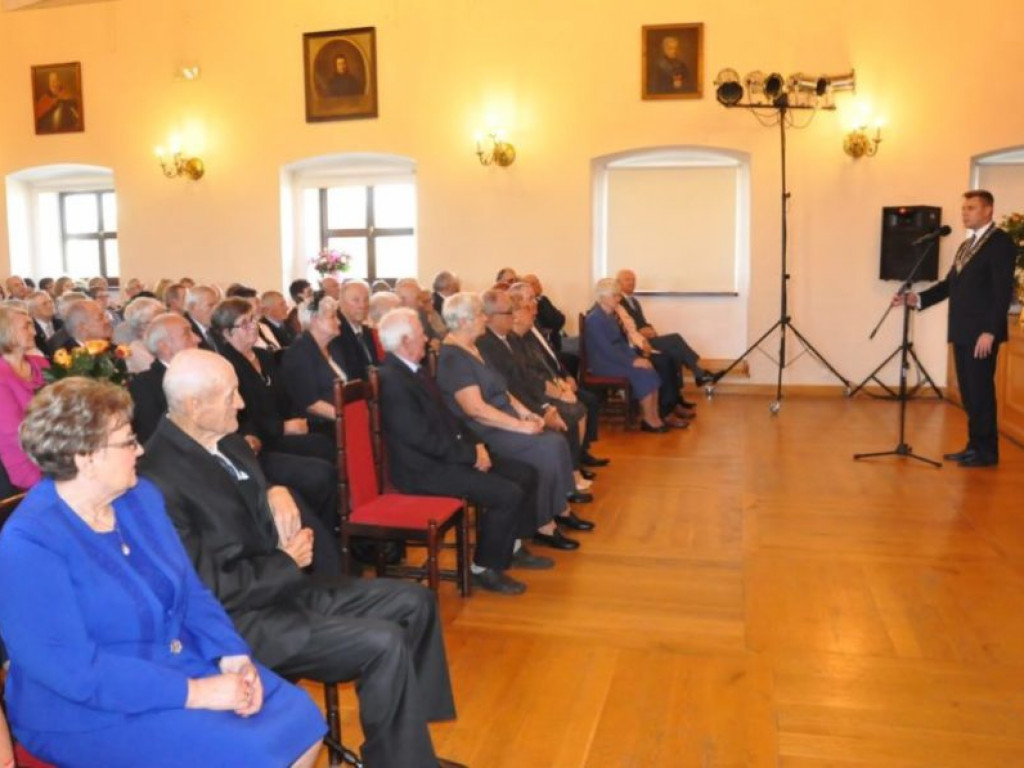 Przeżyli razem 50 lat. Medale dla prawie 40 małżeństw [zdjęcia]