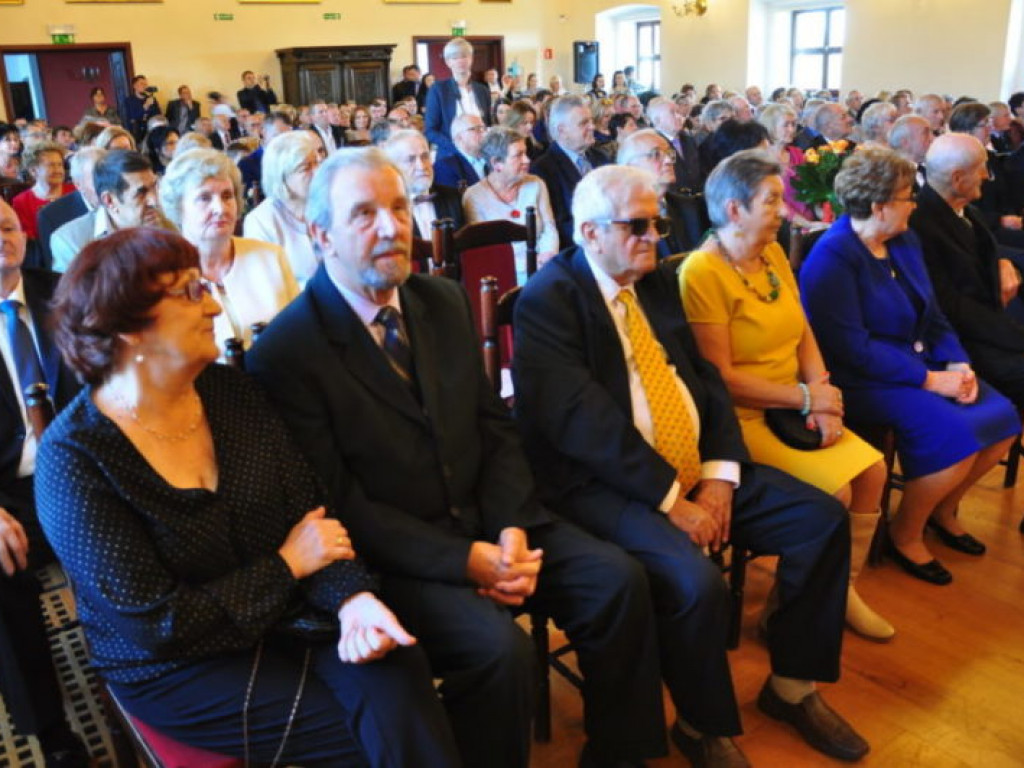 Przeżyli razem 50 lat. Medale dla prawie 40 małżeństw [zdjęcia]