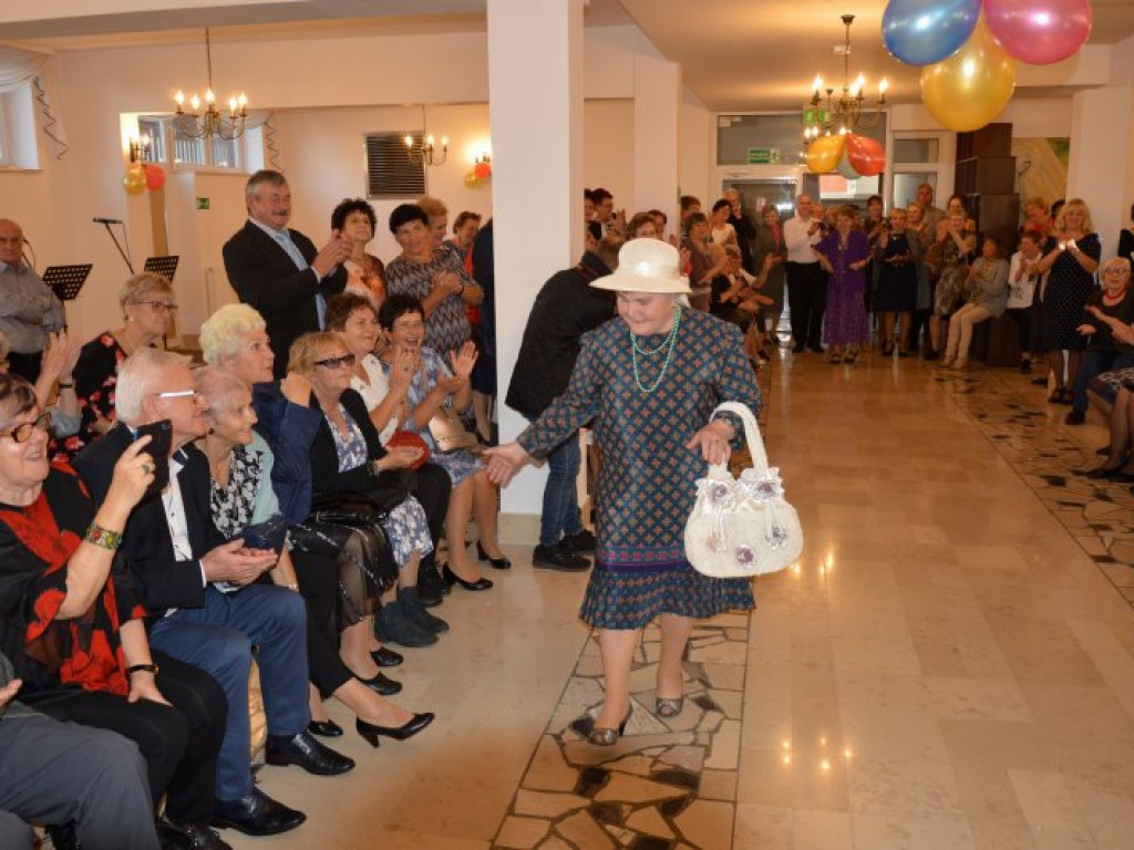 Pokaz mody senioralnej - takie atrakcje podczas Dnia Seniora w Bojanowie [zdjęcia]