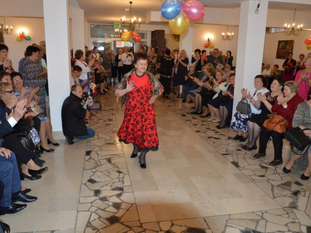 Pokaz mody senioralnej - takie atrakcje podczas Dnia Seniora w Bojanowie [zdjęcia]