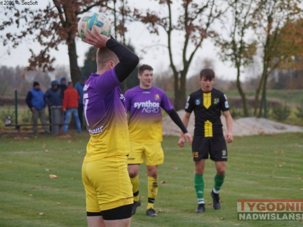 Niespodzianka w Nowej Dębie. Regiofutbol - przegląd weekendu [klasa okręgowa, Stalowa Wola] [zdjęcia]