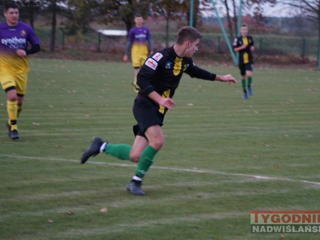 Niespodzianka w Nowej Dębie. Regiofutbol - przegląd weekendu [klasa okręgowa, Stalowa Wola] [zdjęcia]