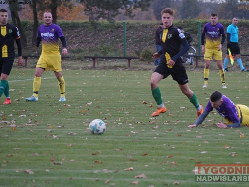 Niespodzianka w Nowej Dębie. Regiofutbol - przegląd weekendu [klasa okręgowa, Stalowa Wola] [zdjęcia]