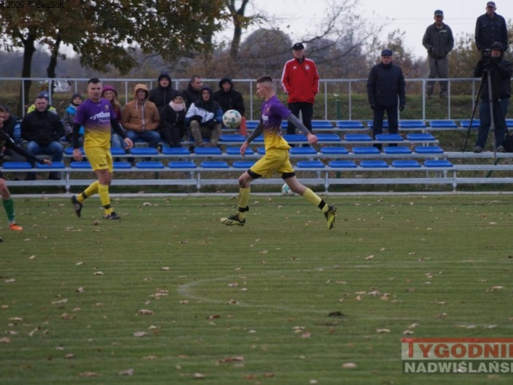 Niespodzianka w Nowej Dębie. Regiofutbol - przegląd weekendu [klasa okręgowa, Stalowa Wola] [zdjęcia]