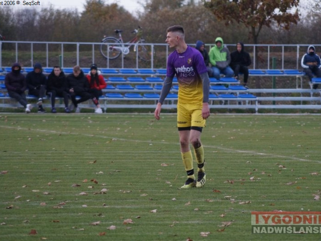 Niespodzianka w Nowej Dębie. Regiofutbol - przegląd weekendu [klasa okręgowa, Stalowa Wola] [zdjęcia]