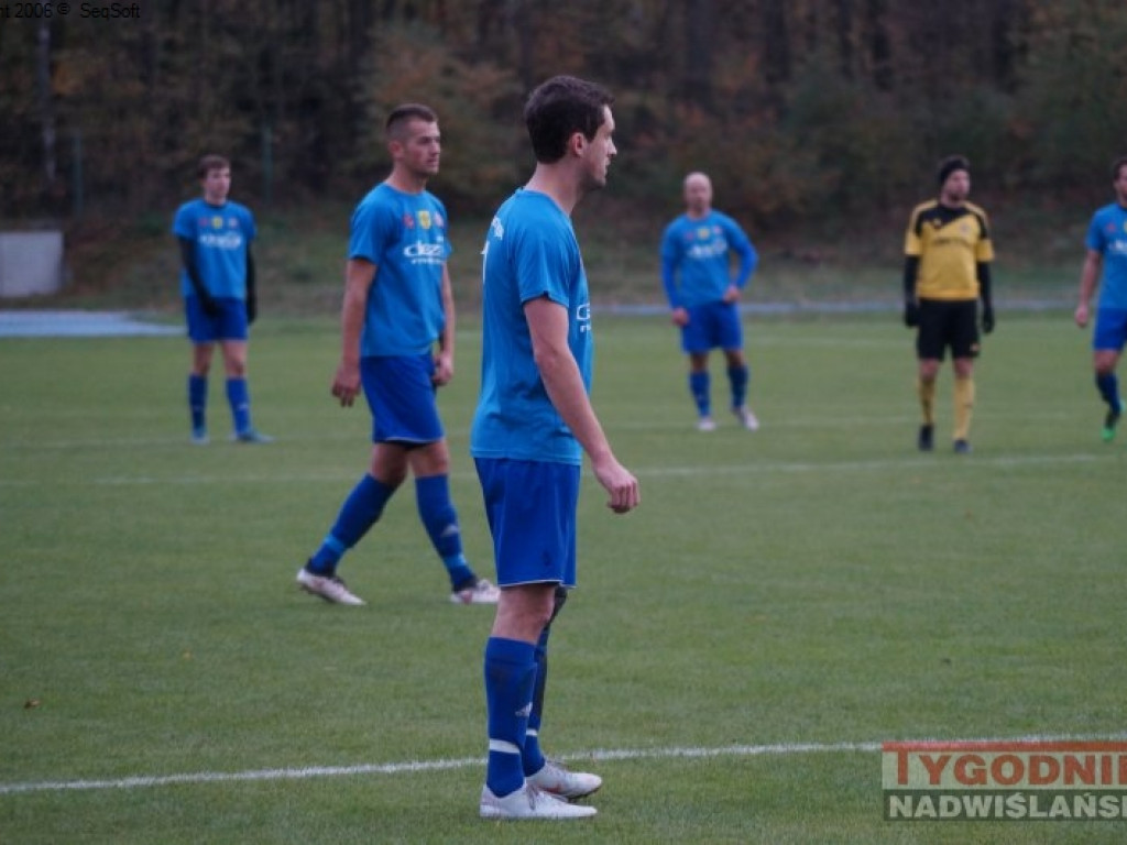Niespodzianka w Nowej Dębie. Regiofutbol - przegląd weekendu [klasa okręgowa, Stalowa Wola] [zdjęcia]
