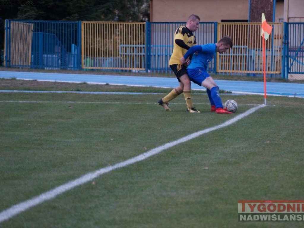 Niespodzianka w Nowej Dębie. Regiofutbol - przegląd weekendu [klasa okręgowa, Stalowa Wola] [zdjęcia]