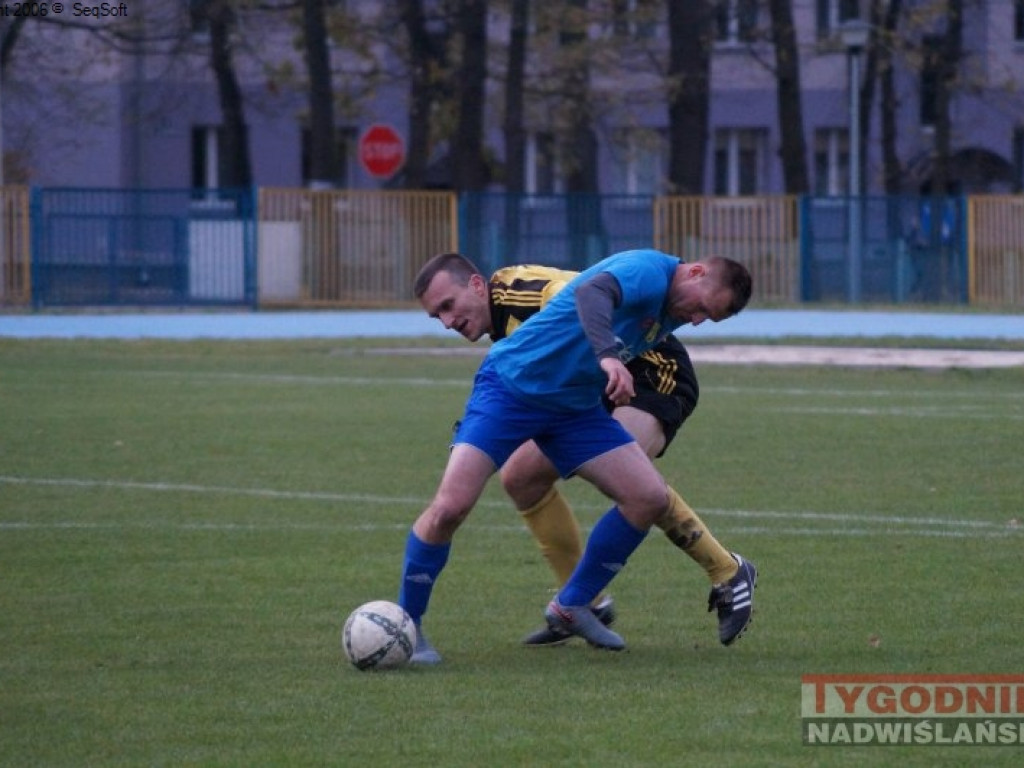 Niespodzianka w Nowej Dębie. Regiofutbol - przegląd weekendu [klasa okręgowa, Stalowa Wola] [zdjęcia]