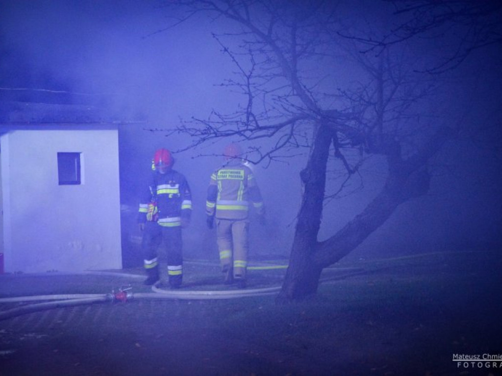 Wieczorny pożar budynku w Miechocinie [zdjęcia]