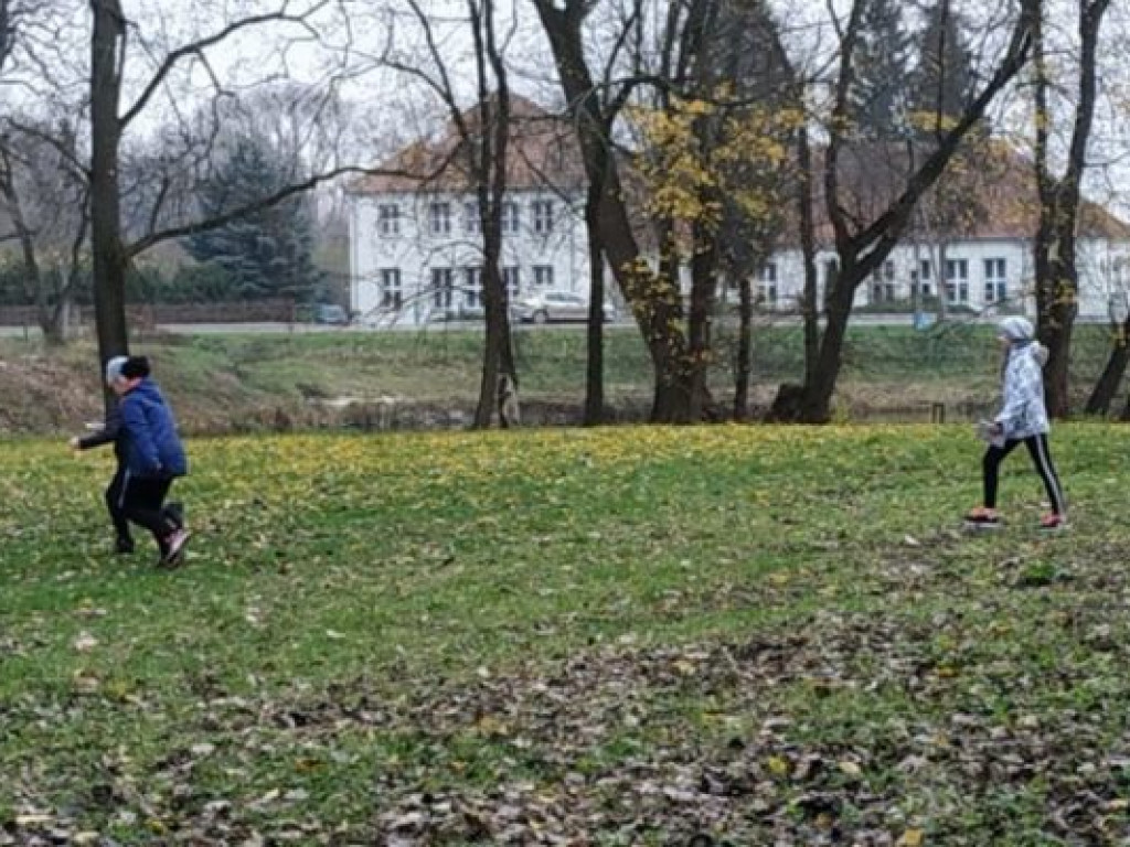 Zagrali w mobilną grę terenową w Skotnikach [zdjęcia] [wideo]
