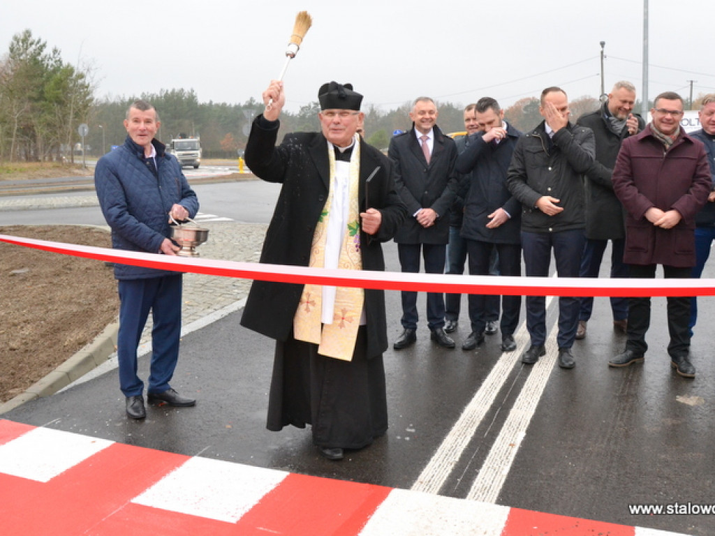 Rondo i droga powiatowa w Pysznicy gotowe. Uroczyste otwarcie i poświęcenie [zdjęcia]
