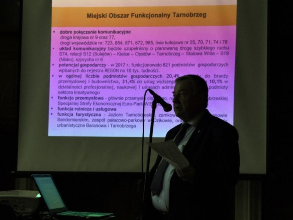 Konsultacje na temat rozwoju Województwa Podkarpackiego w Tarnobrzegu [zdjęcia]