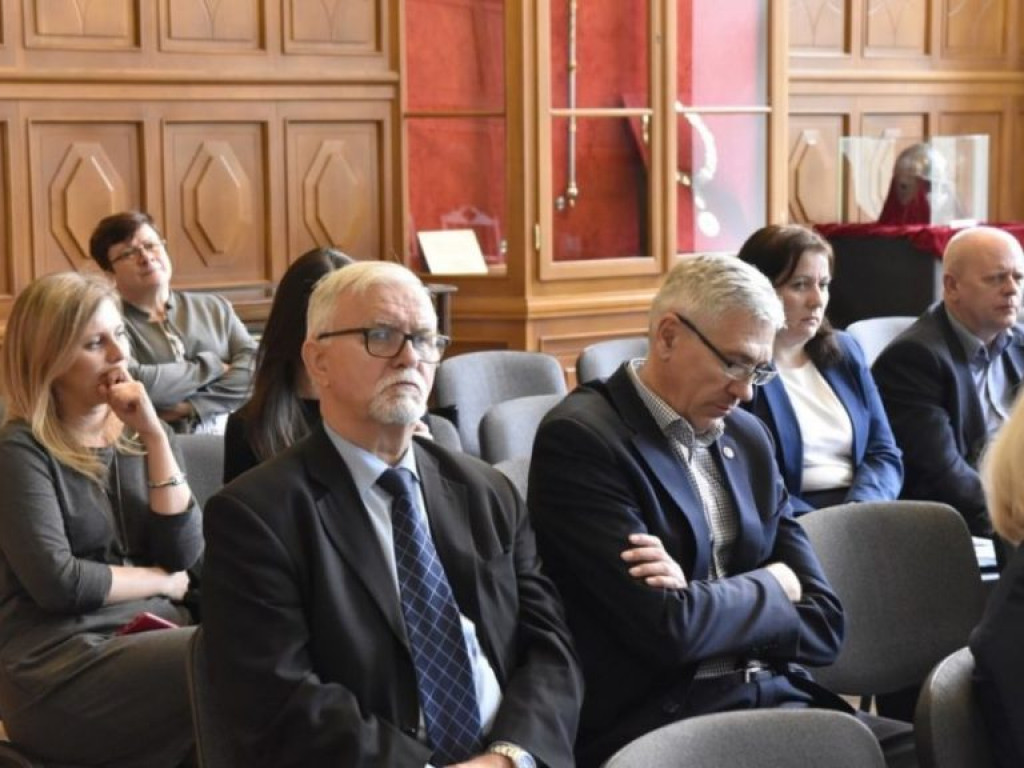 Konsultacje na temat rozwoju Województwa Podkarpackiego w Tarnobrzegu [zdjęcia]