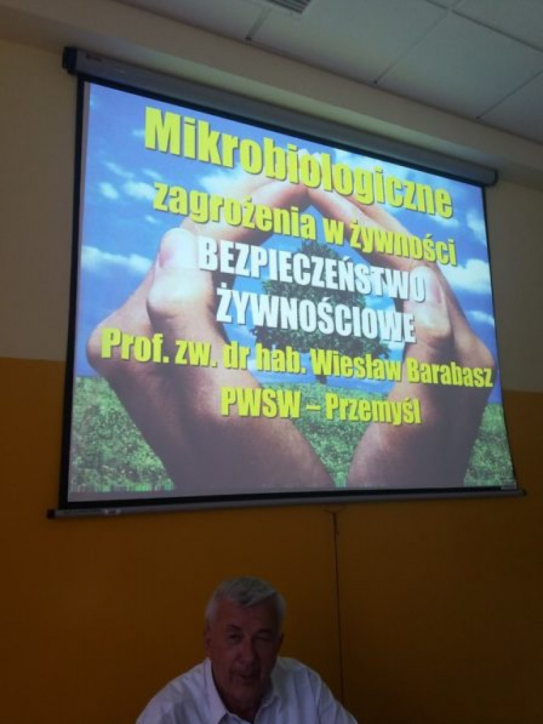 Za pan brat z ziołami i owocami - seniorzy poznawali zmiany żywieniowe [zdjęcia]