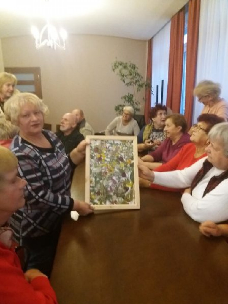 Za pan brat z ziołami i owocami - seniorzy poznawali zmiany żywieniowe [zdjęcia]
