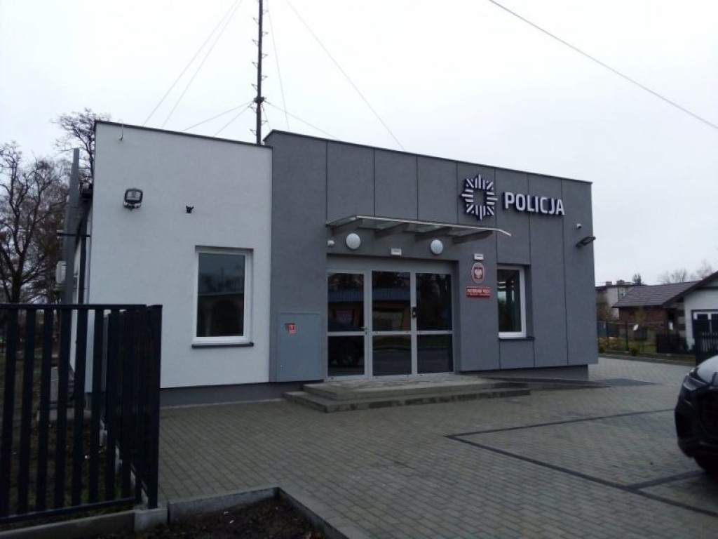 Otwarcie wyremontowanego posterunku w Baranowie Sandomierskim. Nowe policyjne radiowozy [zdjęcia]