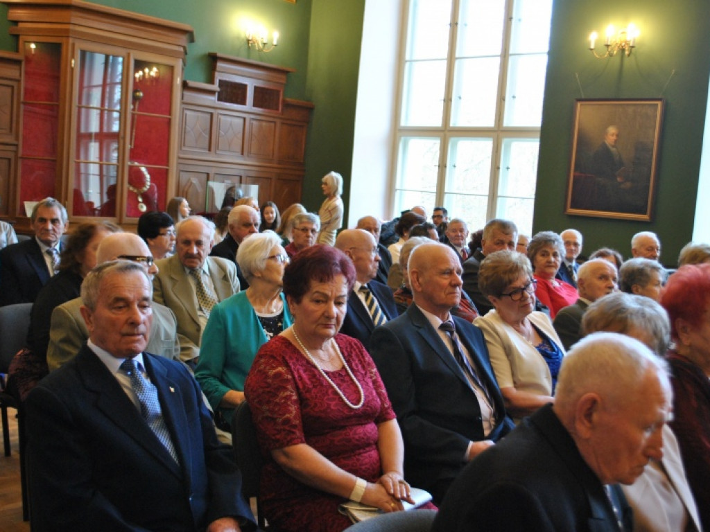 Nierozerwalni od lat. Medale dla długoletnich par w Tarnobrzegu [dużo zdjęć]