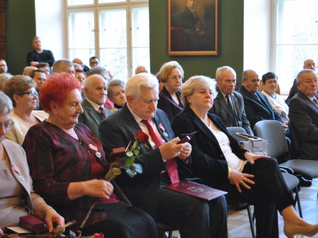Nierozerwalni od lat. Medale dla długoletnich par w Tarnobrzegu [dużo zdjęć]