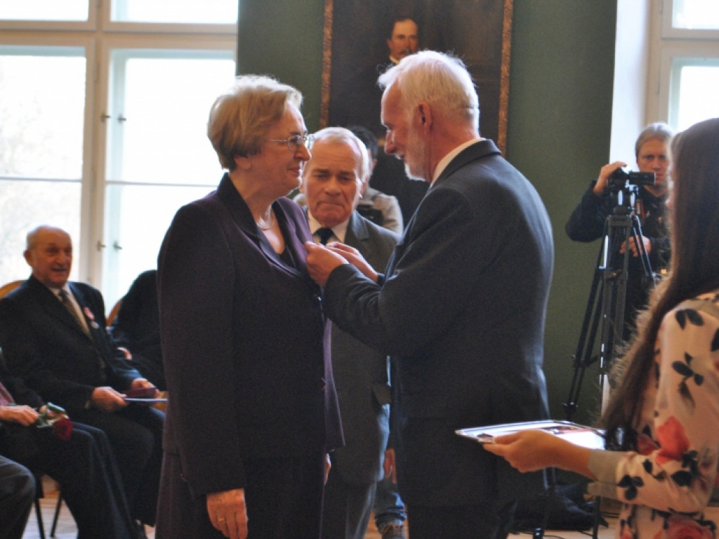 Nierozerwalni od lat. Medale dla długoletnich par w Tarnobrzegu [dużo zdjęć]