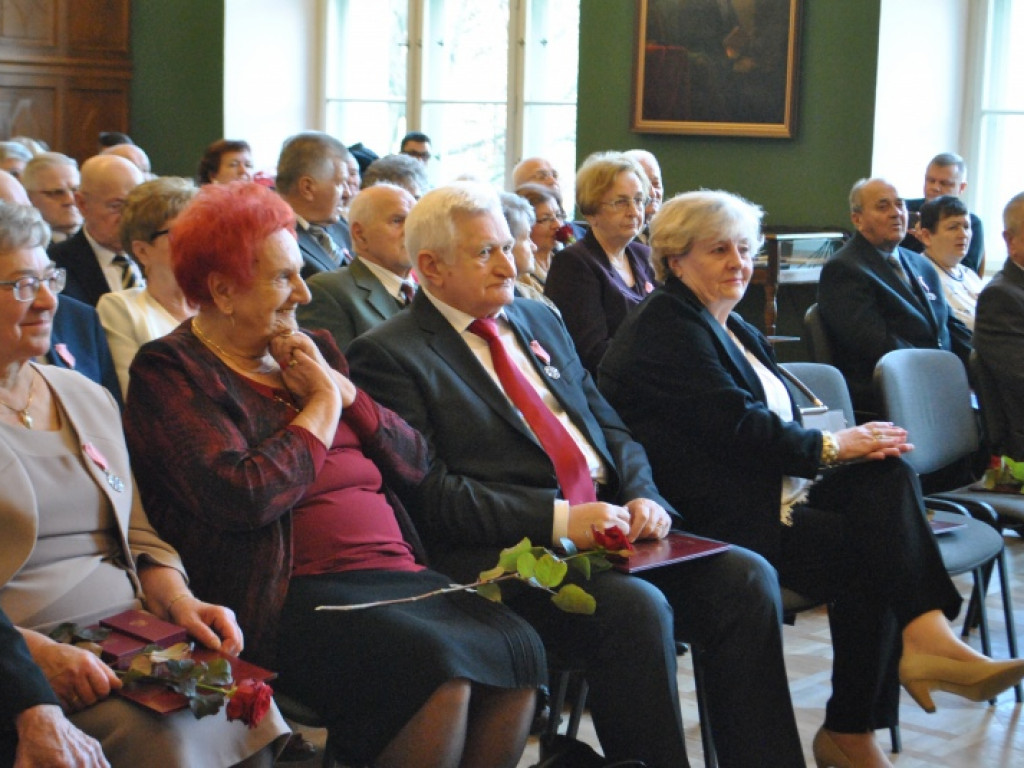 Nierozerwalni od lat. Medale dla długoletnich par w Tarnobrzegu [dużo zdjęć]