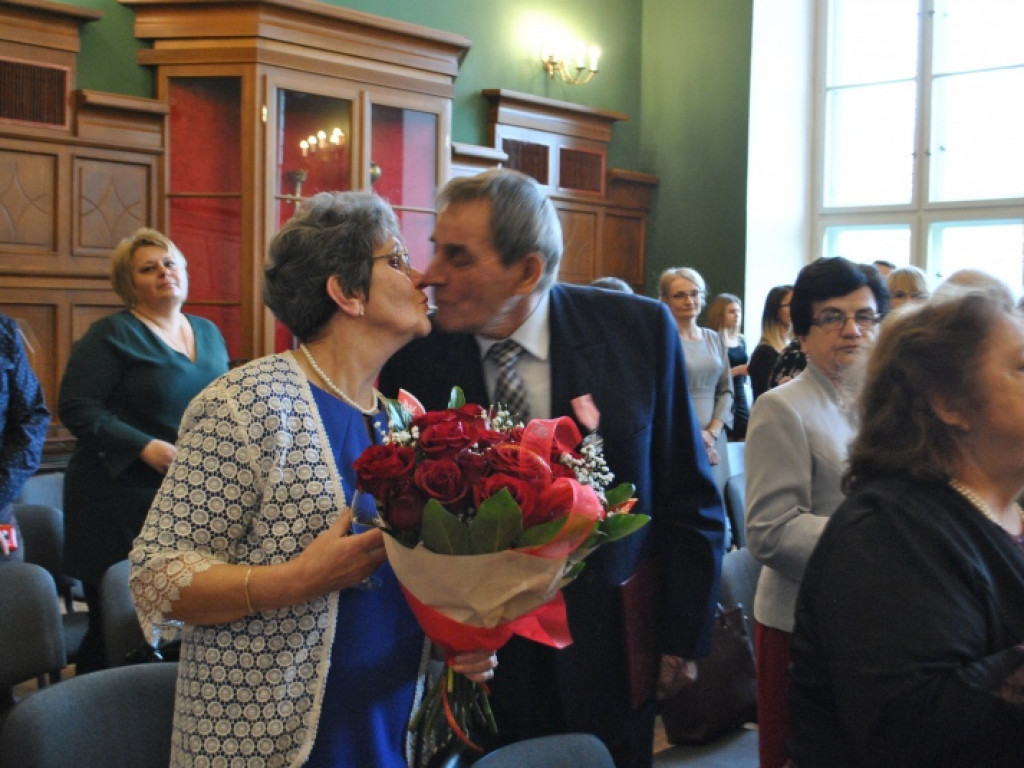 Nierozerwalni od lat. Medale dla długoletnich par w Tarnobrzegu [dużo zdjęć]
