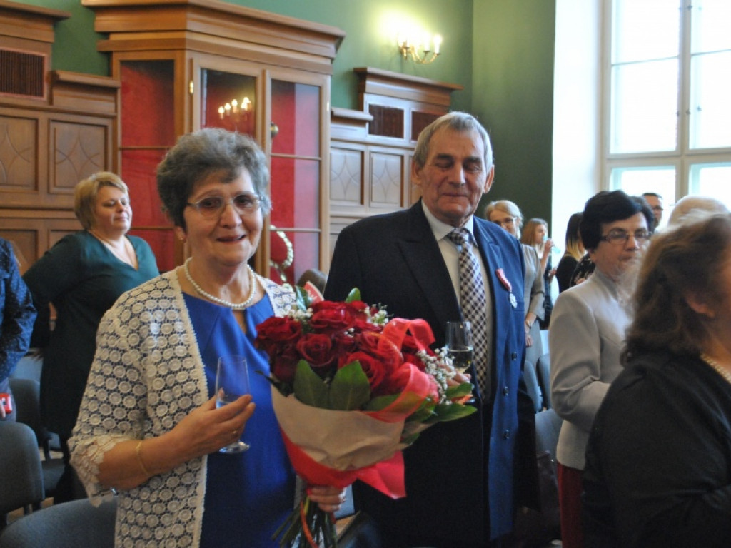 Nierozerwalni od lat. Medale dla długoletnich par w Tarnobrzegu [dużo zdjęć]