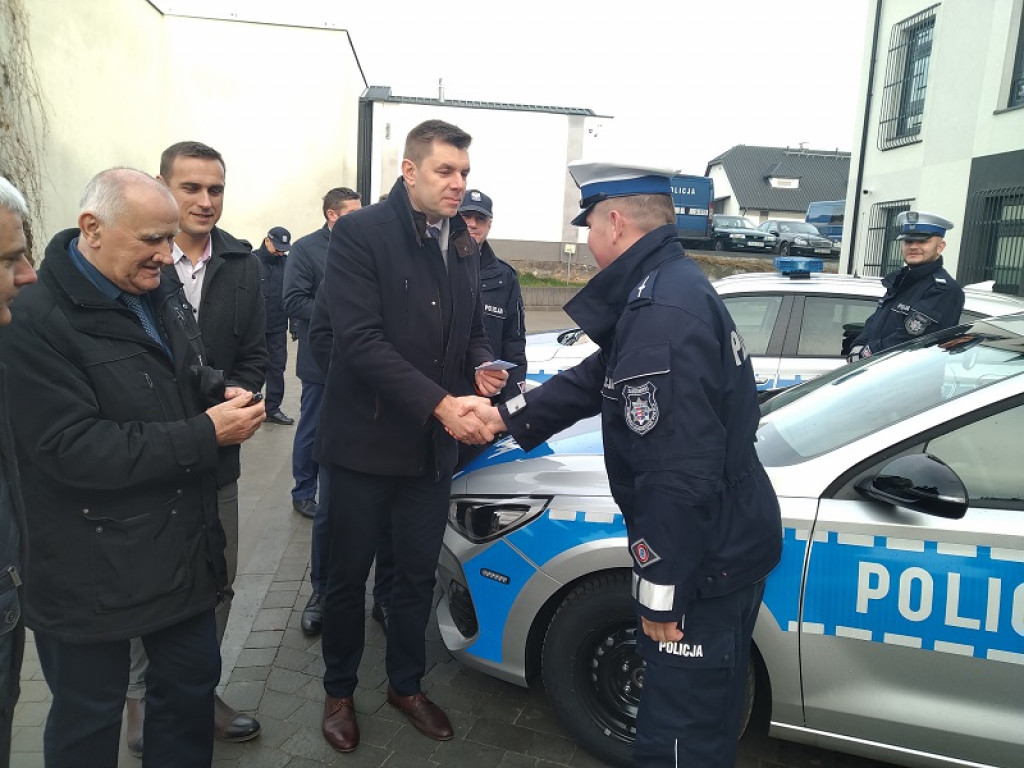 Nowe radiowozy na sandomierskich drogach [zdjęcia]