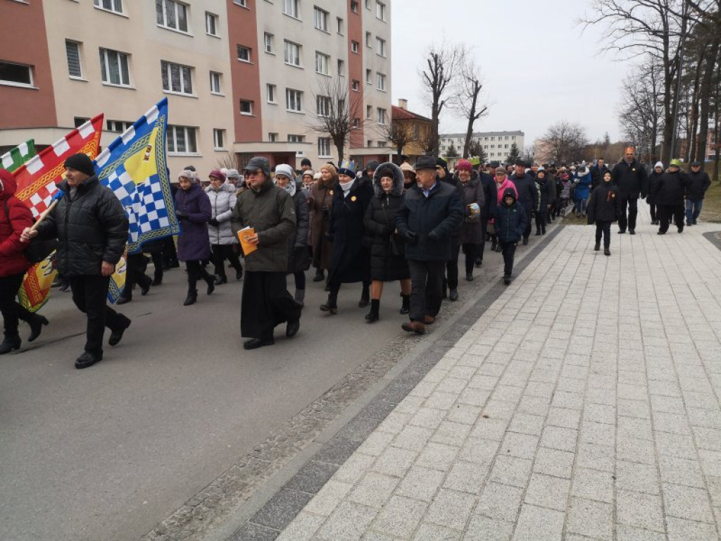Kolorowy Orszak Trzech Króli przeszedł ulicami Nowej Dęby [zdjęcia]