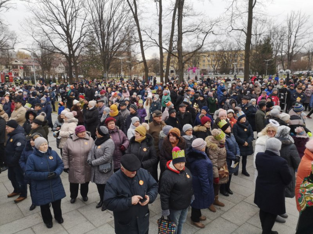 Kolorowy Orszak Trzech Króli przeszedł ulicami Nowej Dęby [zdjęcia]