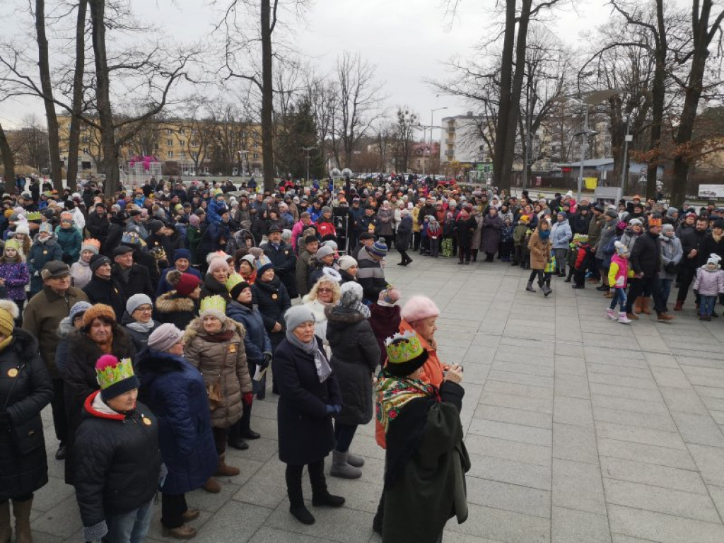 Kolorowy Orszak Trzech Króli przeszedł ulicami Nowej Dęby [zdjęcia]
