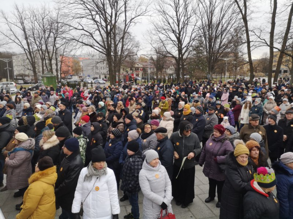 Kolorowy Orszak Trzech Króli przeszedł ulicami Nowej Dęby [zdjęcia]
