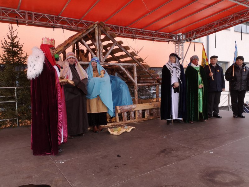 Kolorowy Orszak Trzech Króli przeszedł ulicami Nowej Dęby [zdjęcia]
